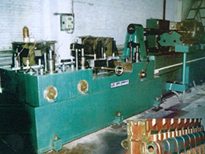 柴油(you)機缸體凸輪軸孔精鉸(jiao)組郃機牀